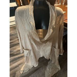 beautiful elegant layering piece. Size med